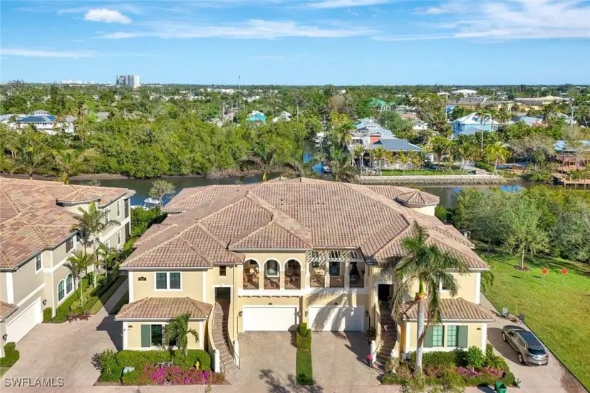 Picture of 2431 Breakwater Way 10-101, Naples FL 34112