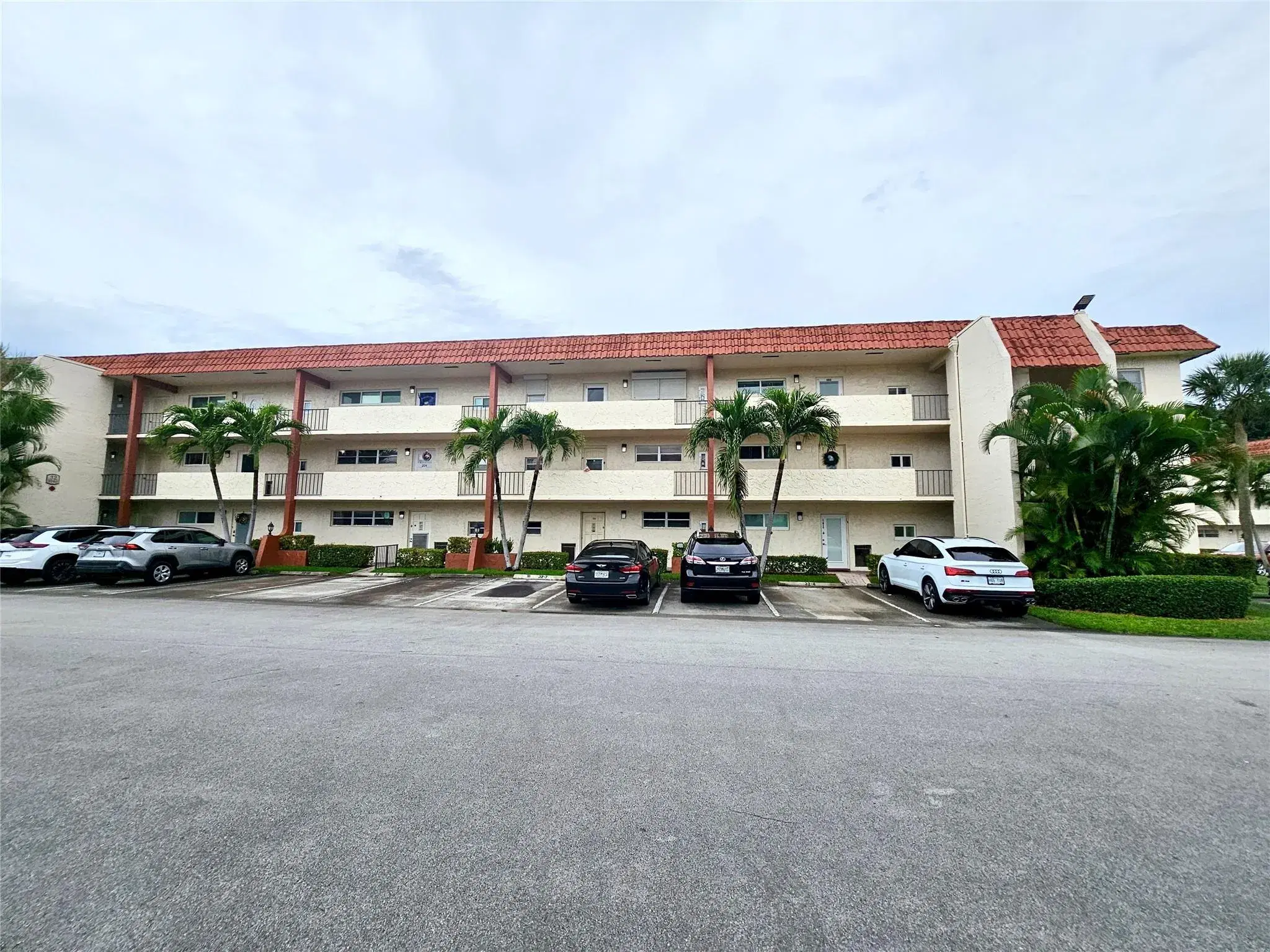 Picture of 8980 S Hollybrook Blvd 104, Pembroke Pines, FL 33025