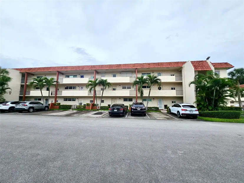 Picture of 8980 S Hollybrook Blvd 104, Pembroke Pines FL 33025