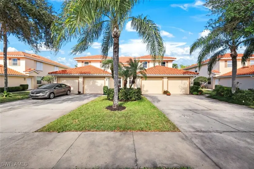 Picture of 377 Robin Hood Cir 102, Naples FL 34104