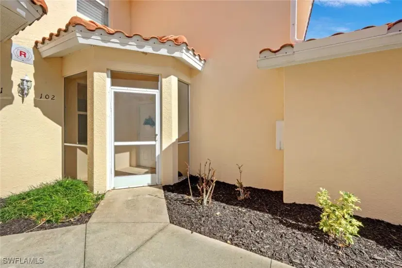 Picture of 377 Robin Hood Cir 102, Naples FL 34104