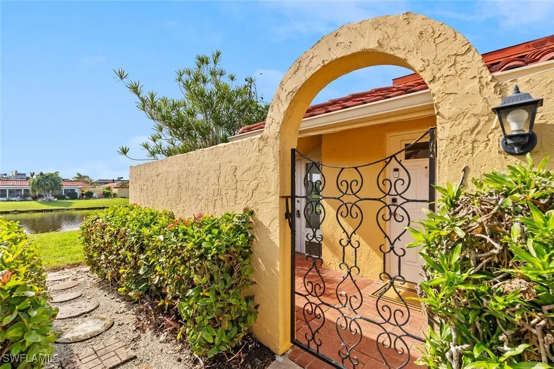 Picture of 136 Harrison Rd 1, Naples, FL 34112