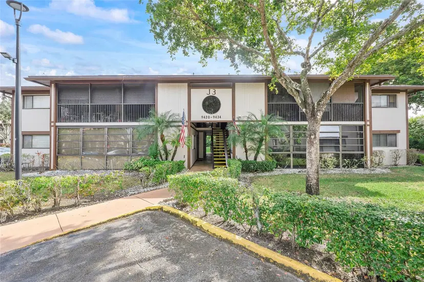 Picture of 9424 S Belfort Cir 110, Tamarac FL 33321