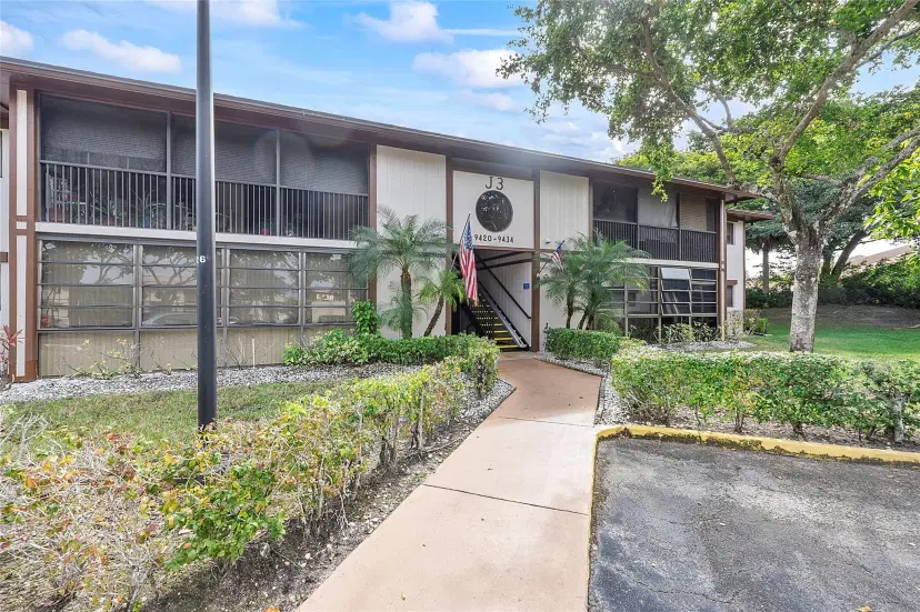 Picture of 9424 S Belfort Cir 110, Tamarac FL 33321