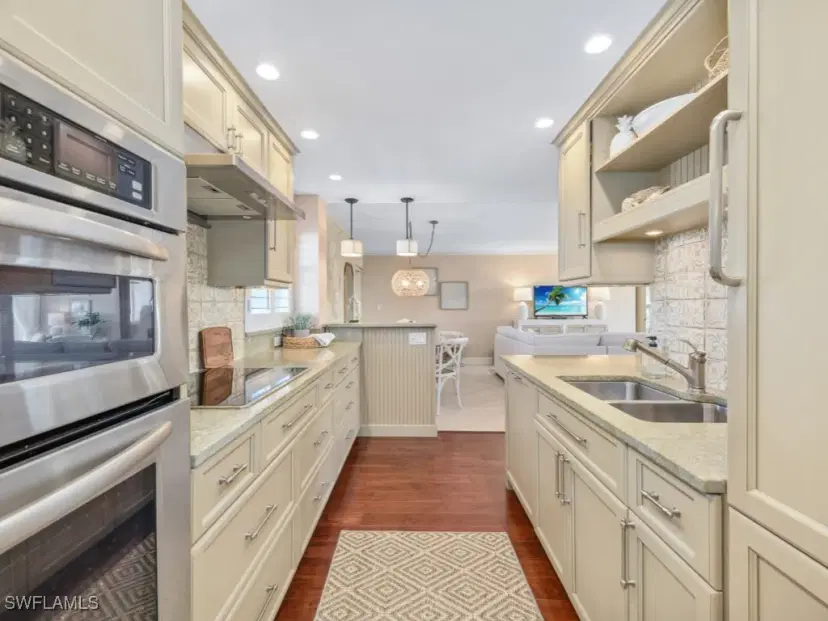 Picture of 300 Park Shore Dr 5A, Naples FL 34103