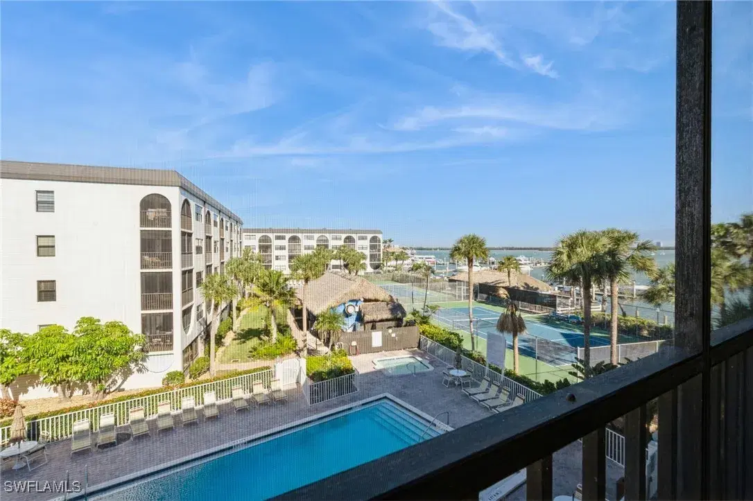 Picture of 1007 Anglers Cv J404, Marco Island, FL 34145