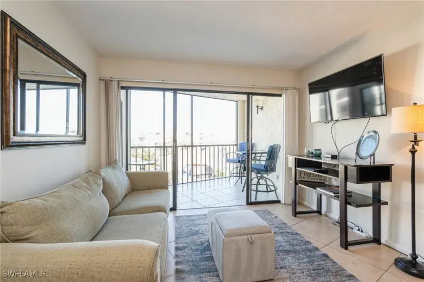 Picture of 1007 Anglers Cv J404, Marco Island FL 34145