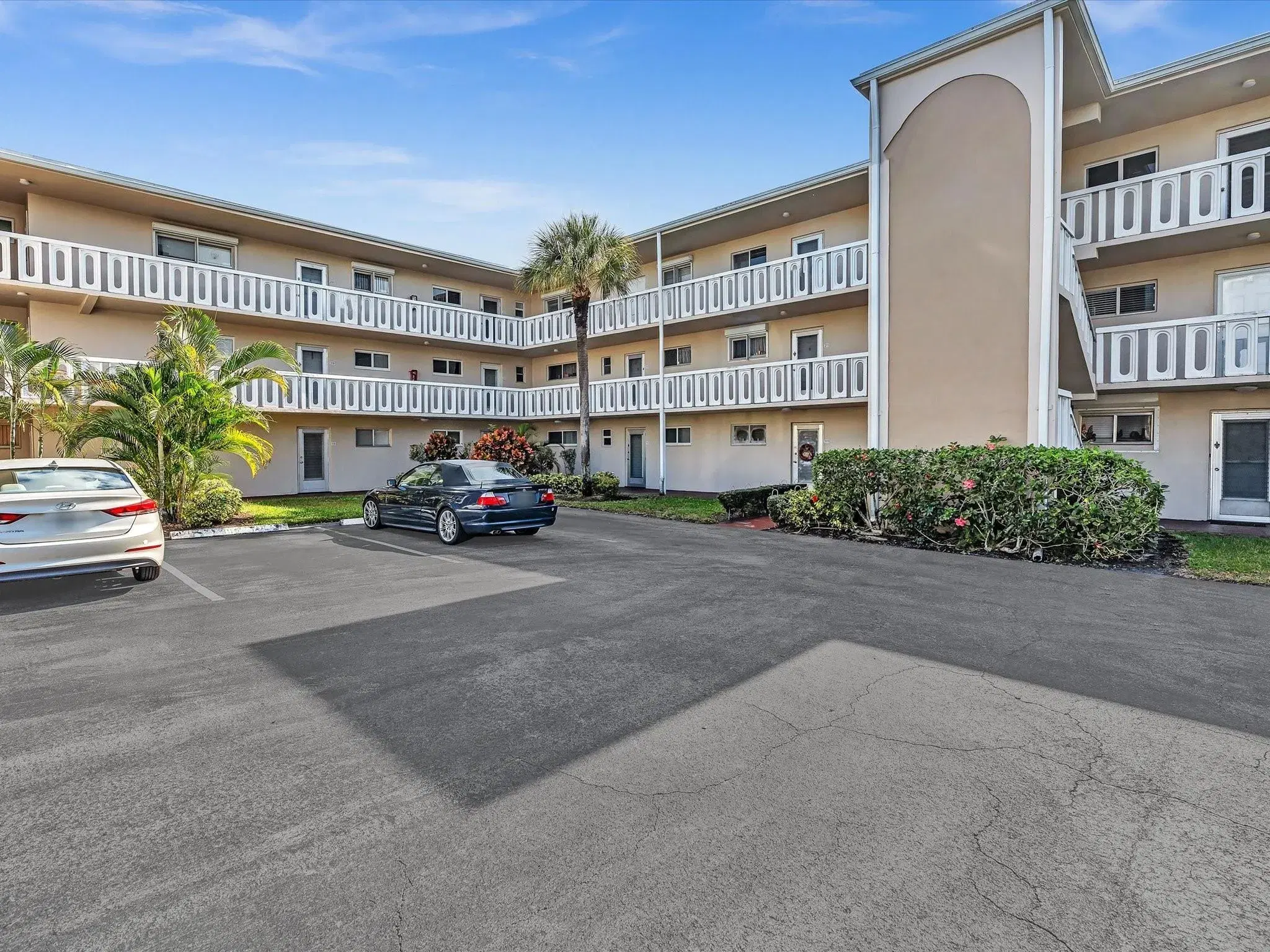 Picture of 2566 S Garden Dr 310, Lake Worth, FL 33461