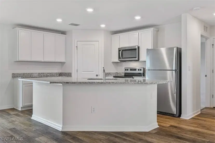 Picture of 840 Gen D Macarthur Ave, Labelle FL 33935