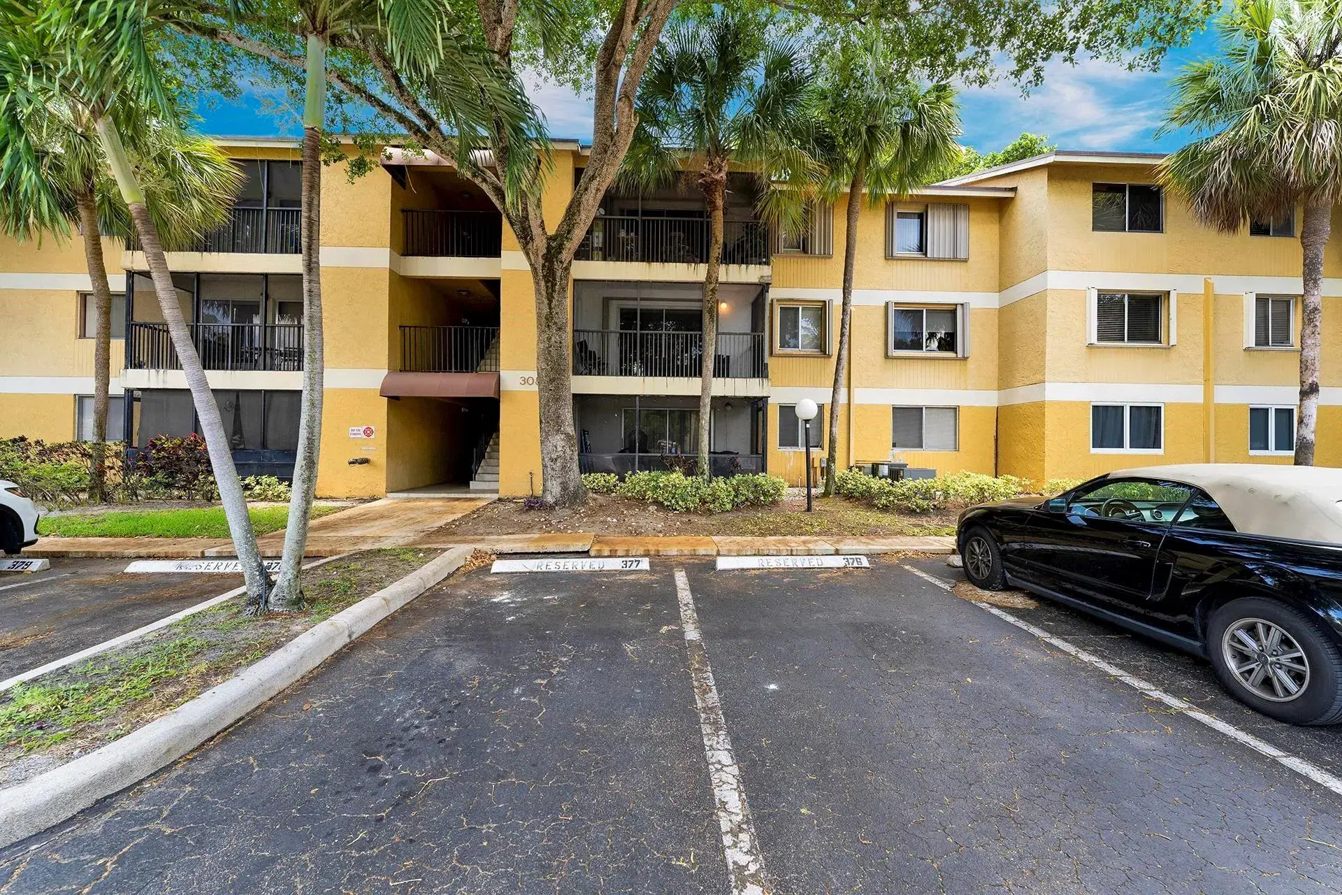 Picture of 3083 N Oakland Forest Dr 202, Oakland Park, FL 33309