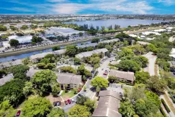 Picture of 3083 N Oakland Forest Dr 202, Oakland Park, FL 33309