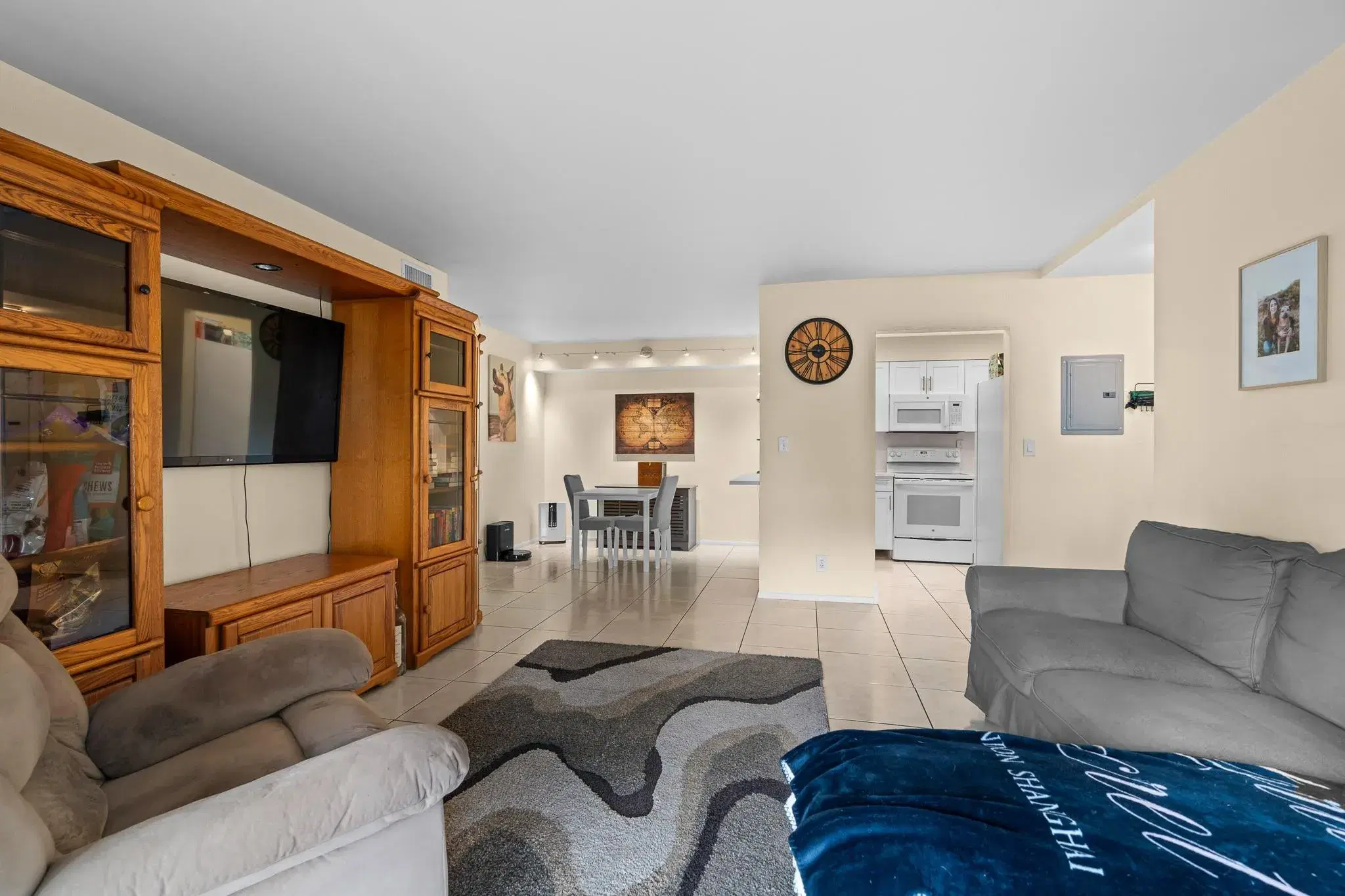 Picture of 3065 N Oakland Forest Dr 103, Oakland Park, FL 33309