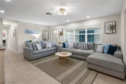 Picture of 900 Coconut Cir W, Naples, FL 34104