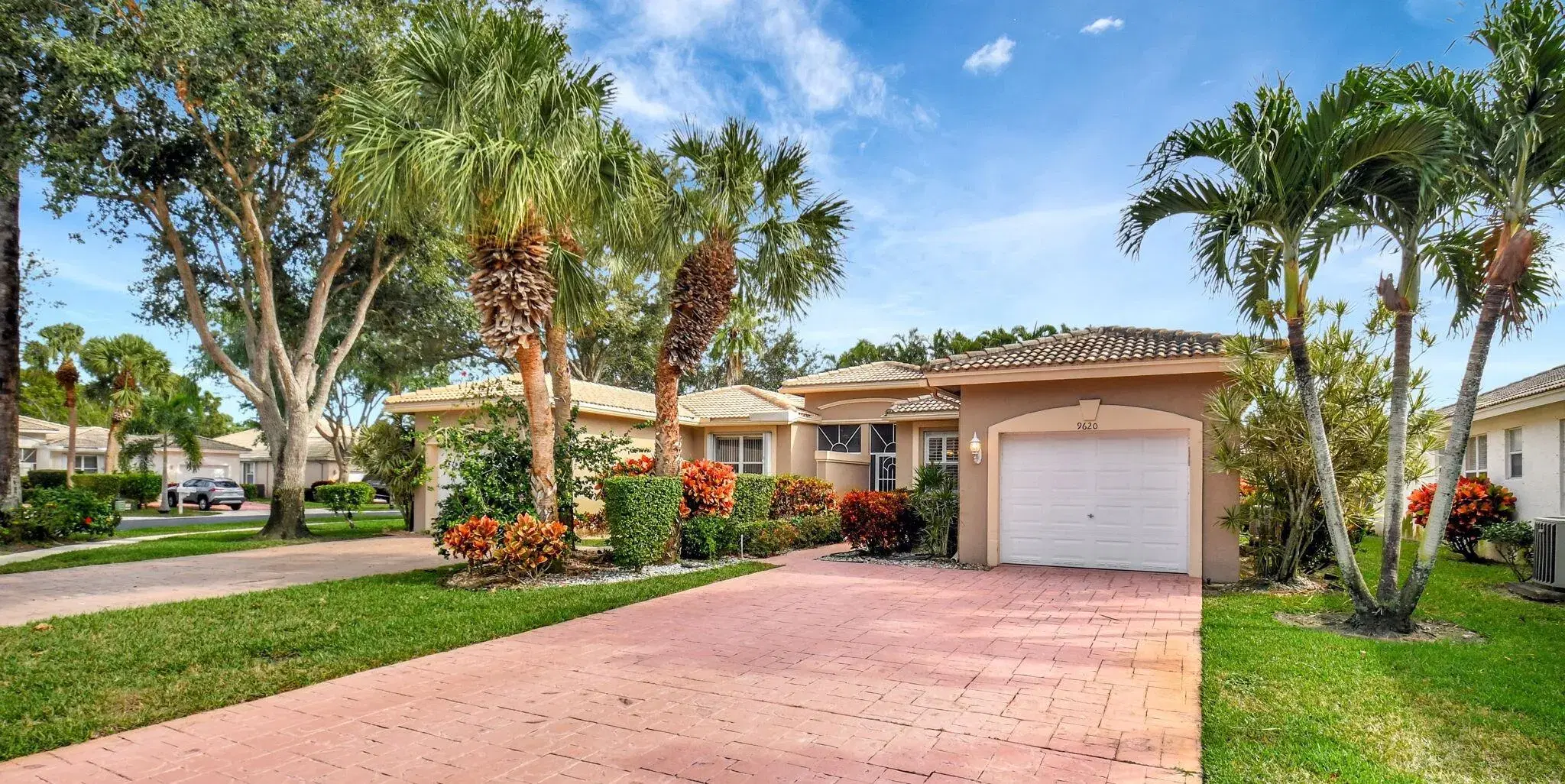 Picture of 9620 Crescent View Drive N, Boynton Beach, FL 33437