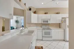 Picture of 9620 Crescent View Drive N, Boynton Beach, FL 33437