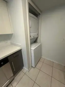 Picture of 2415 NW 16Th Street Rd 407-1, Miami, FL 33125