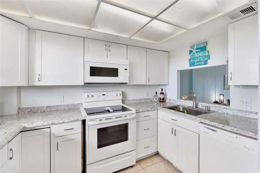 Picture of 104 E Royal Park Dr 4B, Oakland Park FL 33309