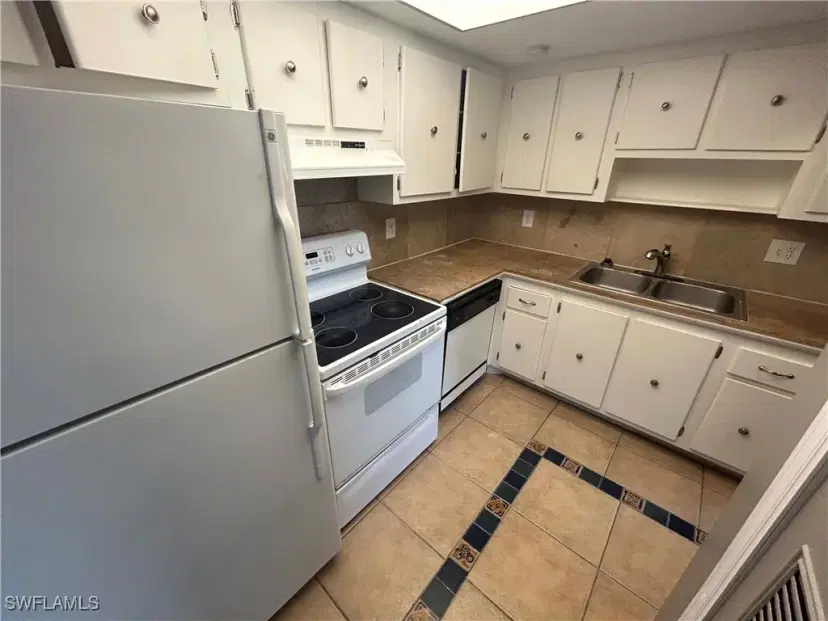 Picture of 3704 Broadway 316, Fort Myers FL 33901