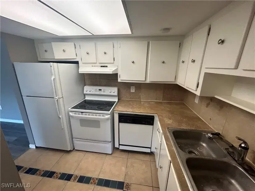 Picture of 3704 Broadway 316, Fort Myers FL 33901