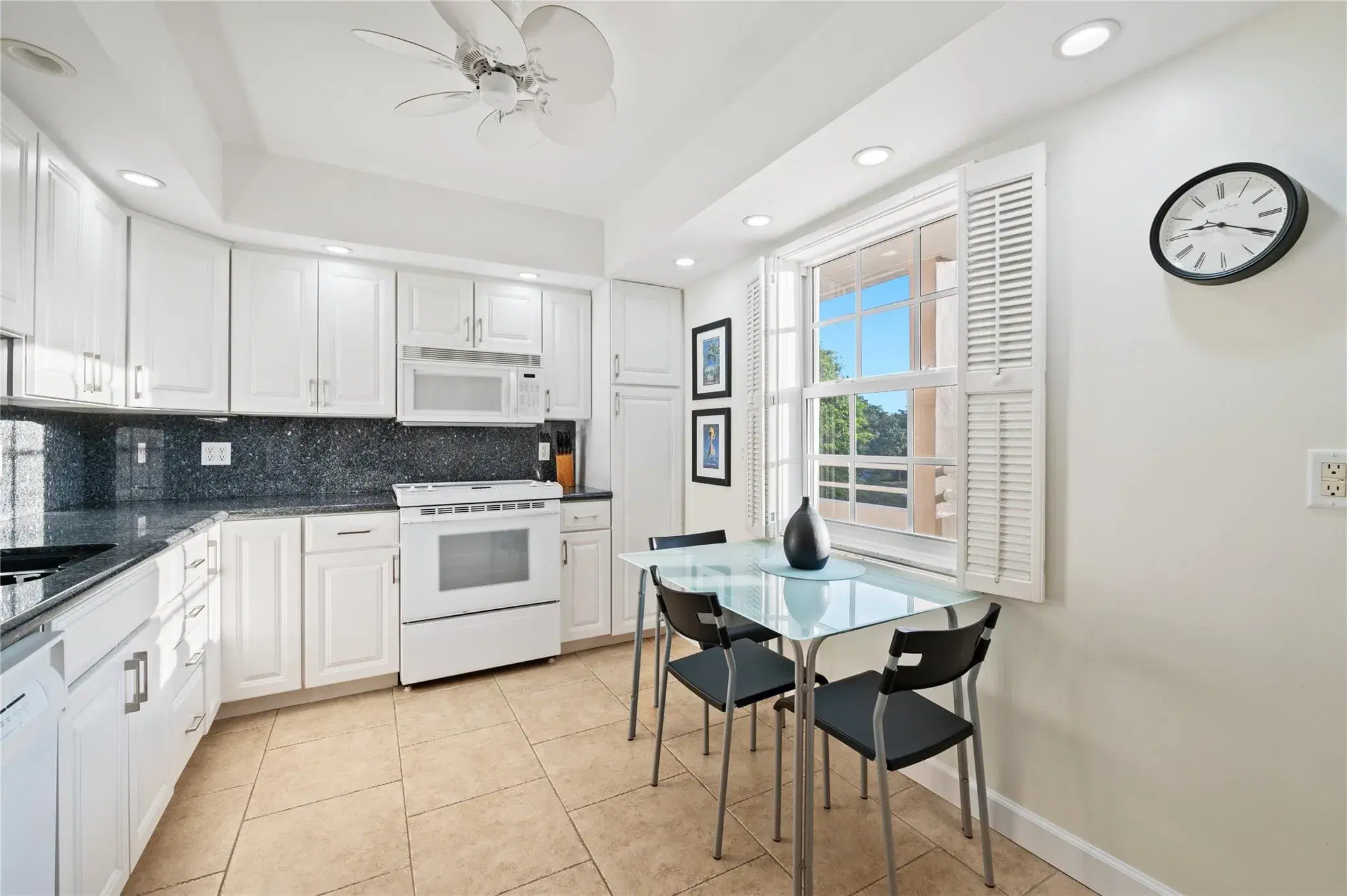 Picture of 3900 Oaks Clubhouse Dr 310, Pompano Beach, FL 33069