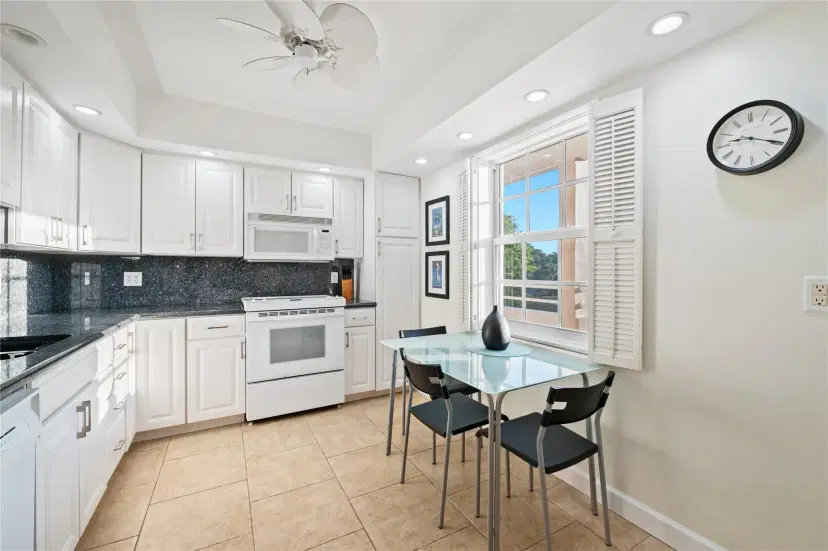 Picture of 3900 Oaks Clubhouse Dr 310, Pompano Beach FL 33069