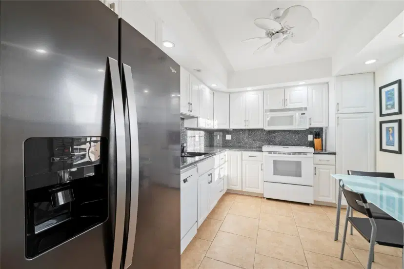 Picture of 3900 Oaks Clubhouse Dr 310, Pompano Beach FL 33069