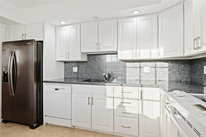 Picture of 3900 Oaks Clubhouse Dr 310, Pompano Beach FL 33069