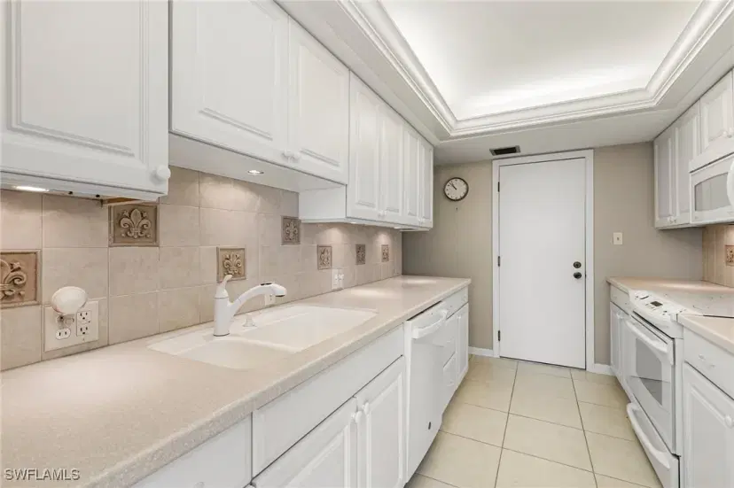 Picture of 3430 Gulf Shore Blvd N 2B, Naples FL 34103