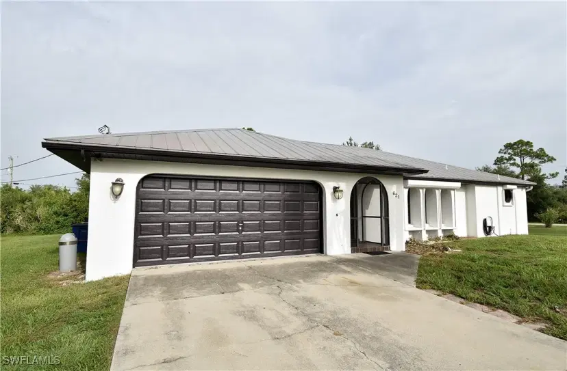 Picture of 621 Lake Ave, Lehigh Acres FL 33972