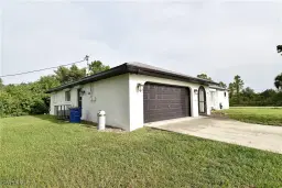 Picture of 621 Lake Ave, Lehigh Acres, FL 33972