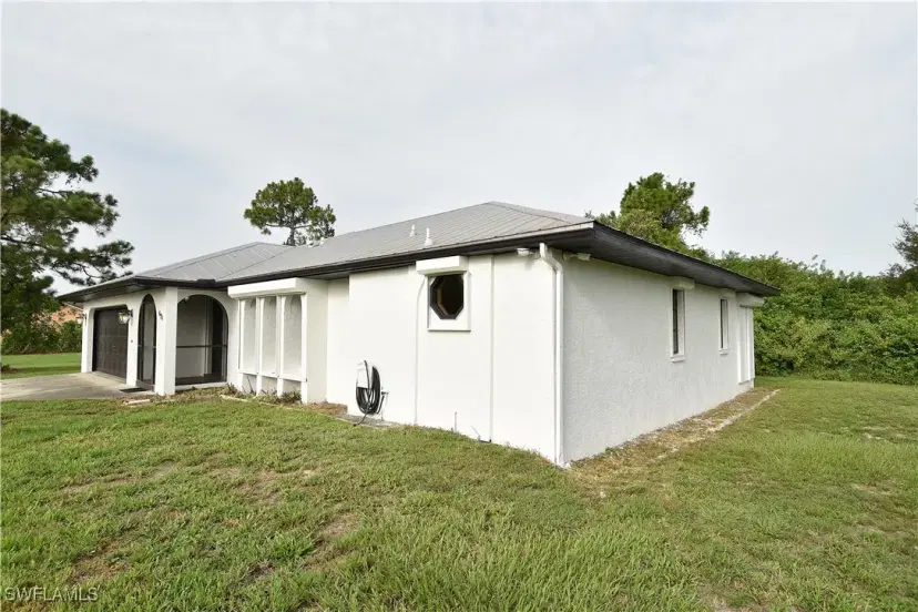 Picture of 621 Lake Ave, Lehigh Acres FL 33972