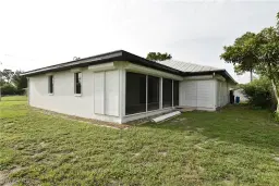 Picture of 621 Lake Ave, Lehigh Acres, FL 33972