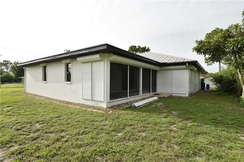 Picture of 621 Lake Ave, Lehigh Acres FL 33972