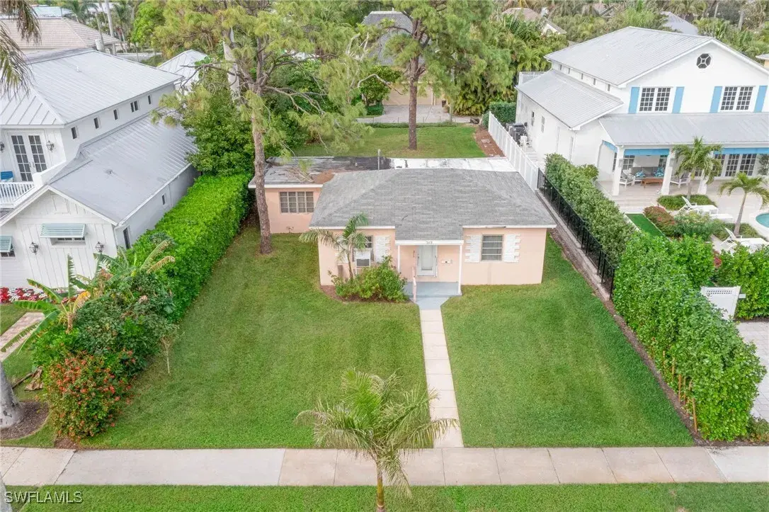 Picture of 343 1St Ave S, Naples, FL 34102