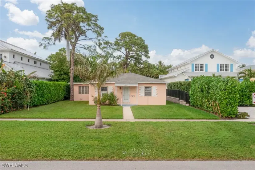 Picture of 343 1St Ave S, Naples FL 34102