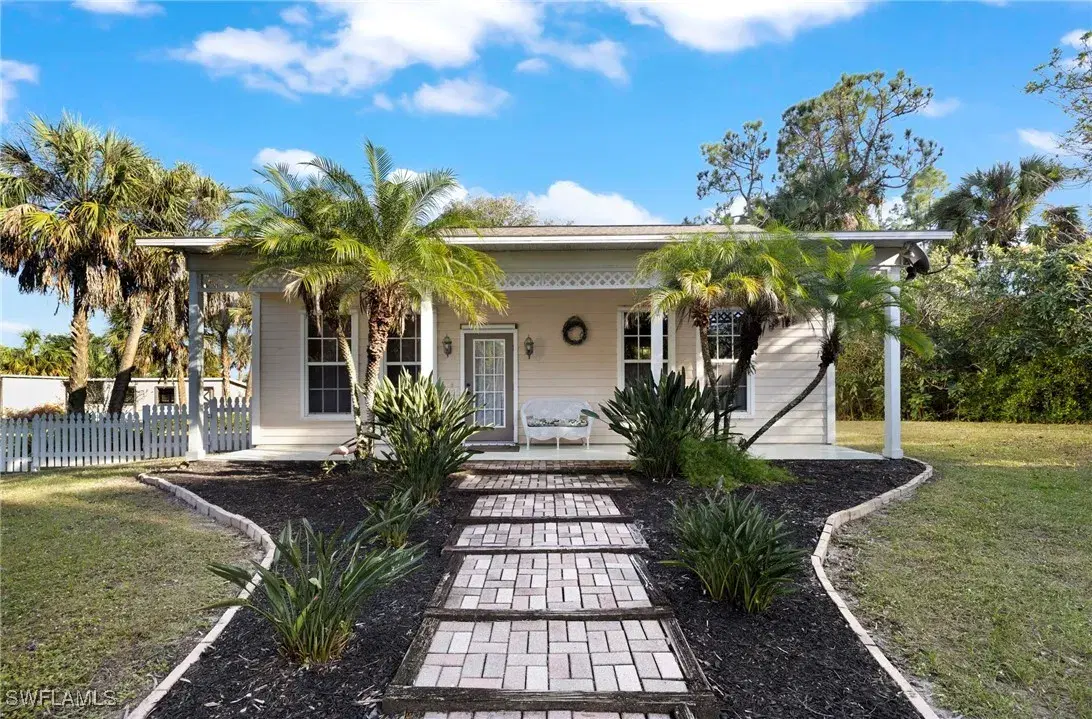 Picture of 1290 9Th St Sw, Naples, FL 34117