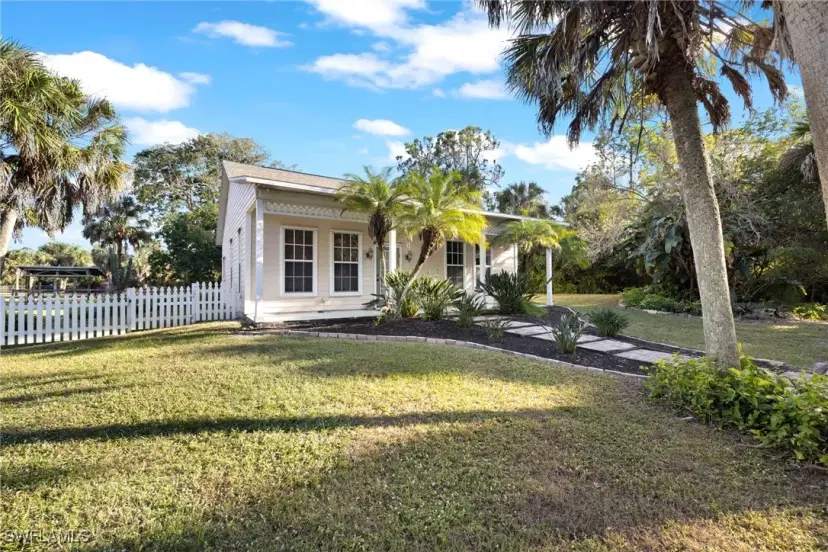 Picture of 1290 9Th St Sw, Naples FL 34117