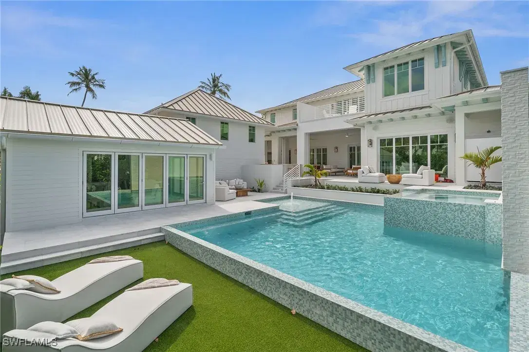 Picture of 187 10Th Ave S, Naples, FL 34102