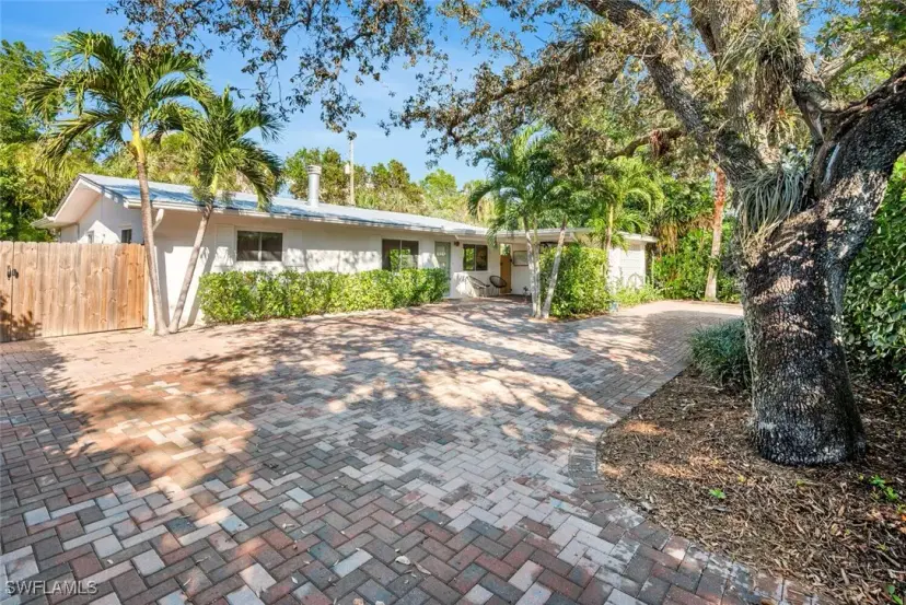 Picture of 1201 Milano Dr, Naples FL 34103
