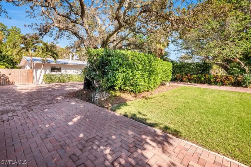 Picture of 1201 Milano Dr, Naples FL 34103
