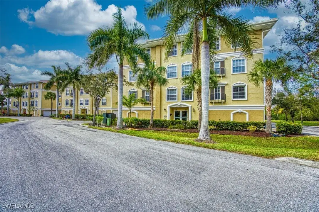 Picture of 10070 Lake Cove Dr 202, Fort Myers, FL 33908