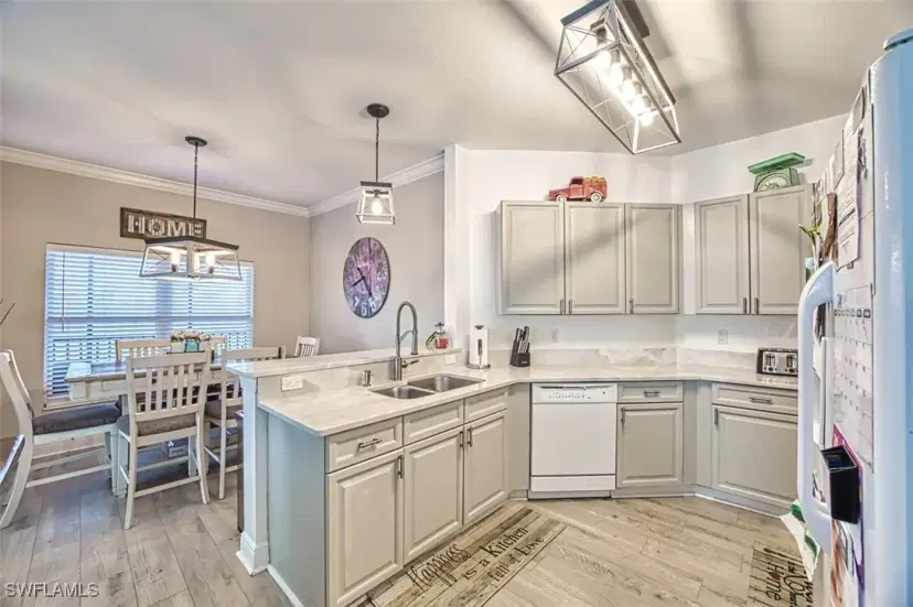 Picture of 10070 Lake Cove Dr 202, Fort Myers FL 33908