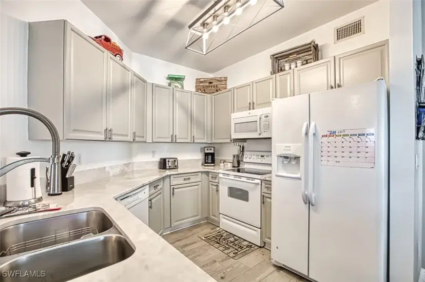 Picture of 10070 Lake Cove Dr 202, Fort Myers FL 33908