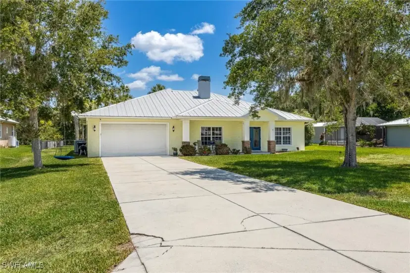 Picture of 1724 Caloosa Estates Ct, Labelle FL 33935