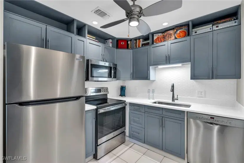 Picture of 975 9Th Ave S 16, Naples FL 34102