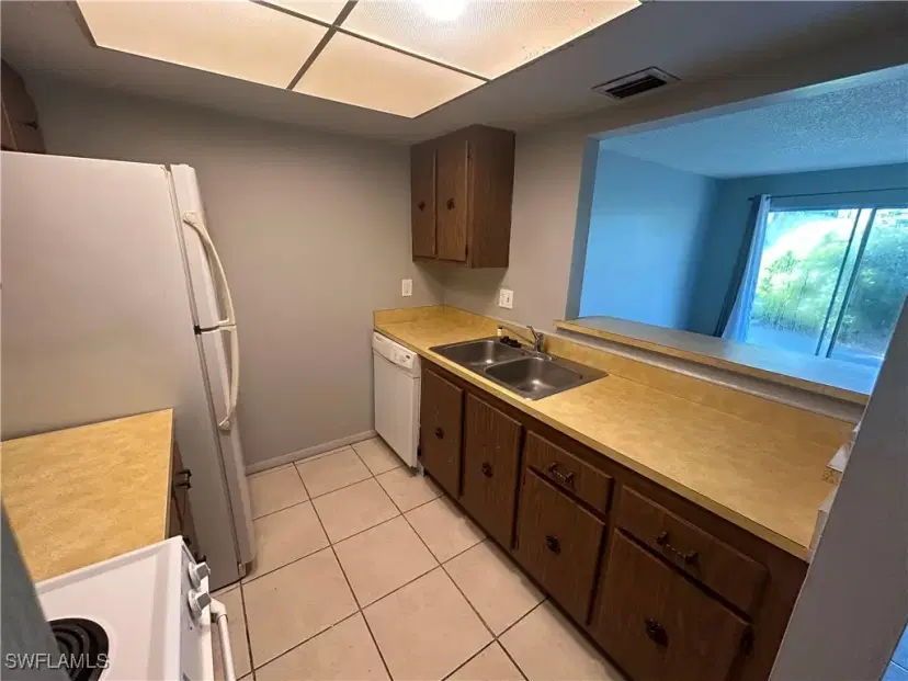 Picture of 3704 Broadway 101, Fort Myers FL 33901