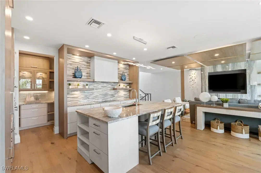 Picture of 121 Barefoot Cir 16, Bonita Springs, FL 34134