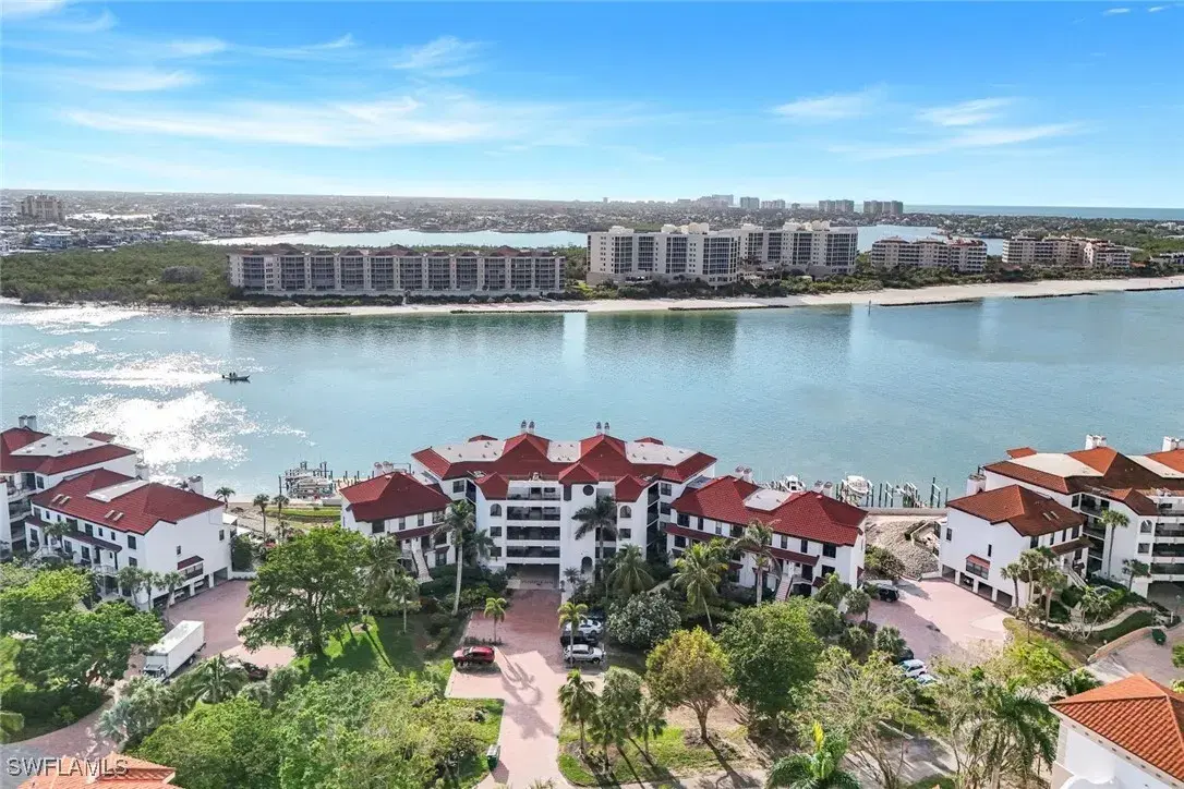 Picture of 402 La Peninsula Blvd 402, Naples, FL 34113