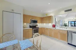 Picture of 402 La Peninsula Blvd 402, Naples, FL 34113