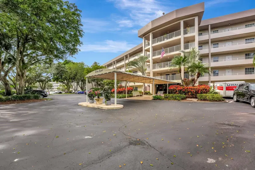 Picture of 545 Oaks Ln 201, Pompano Beach FL 33069